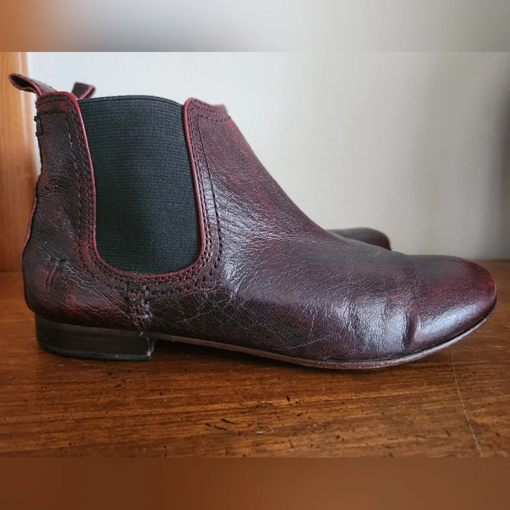 Frye Jillian Chelsea Leather Ankle Booties Size 6M